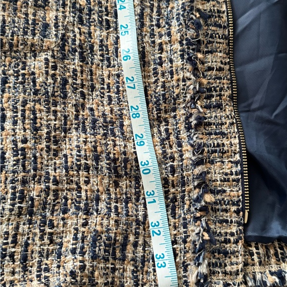 Elegant Women's Tweed Blazer - Black and White - Picture 3 of 7